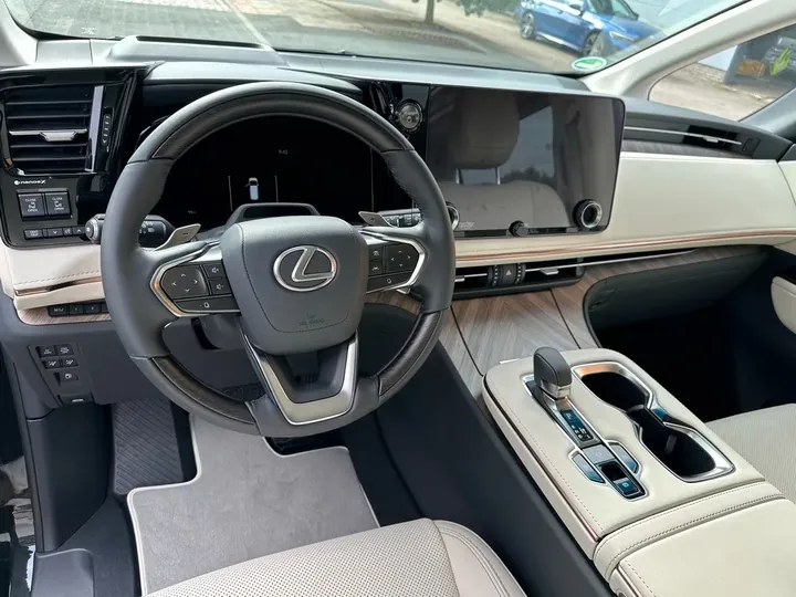 Lexus LM - foto 7